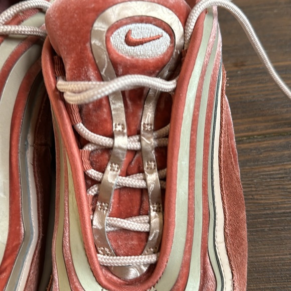 Pink velvet Nike AirMax size 9 - Picture 7 of 7